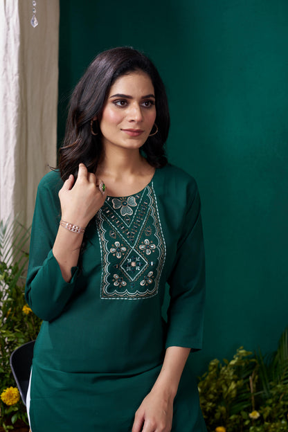 Green Embroidered Cotton Kurta Set With Pent
